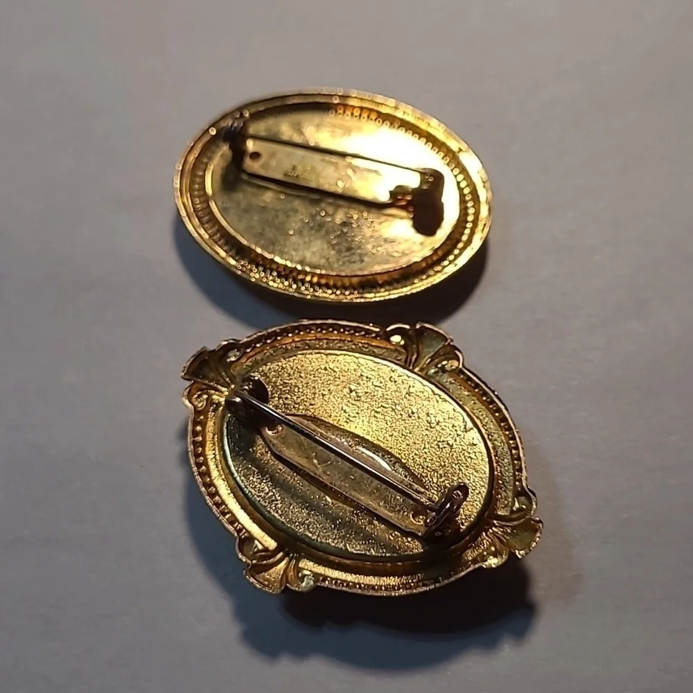 Women's Vintage Brooches Bundle